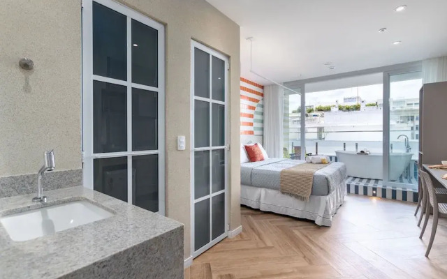 Sea View and Balcony With Bathtub Q4