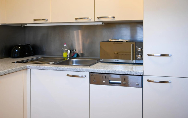 Modern Suite City Center