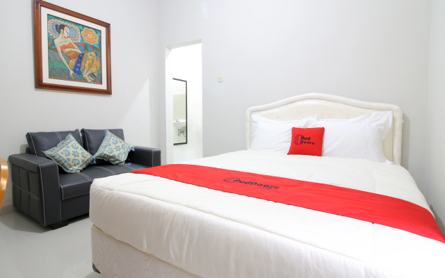 RedDoorz Plus near STIE YKPN – Guest Rooms – Sleman
