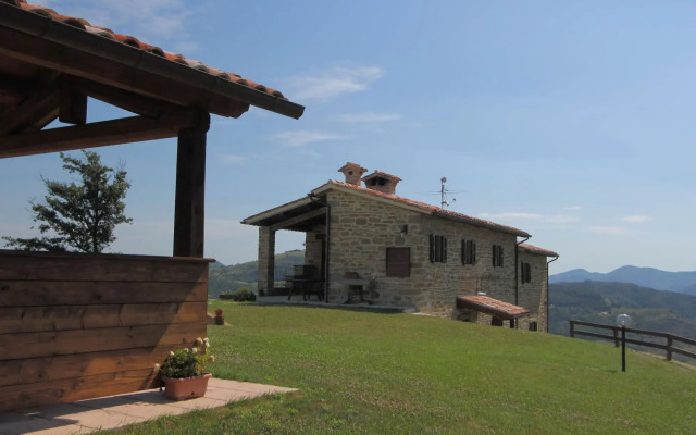 Stunning Villa in Apecchio with Hot Tub