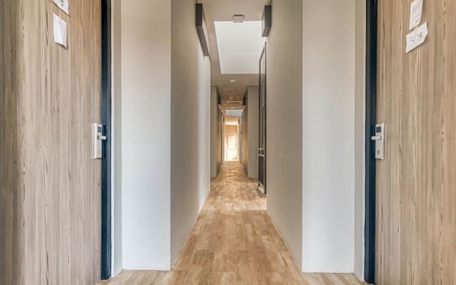 RedDoorz Plus near Gandaria City Mall 2