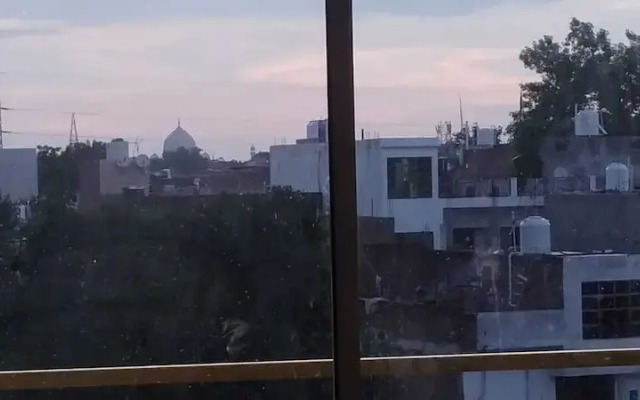 Sunrise Homestay Agra-Rooftop View Taj Mahal