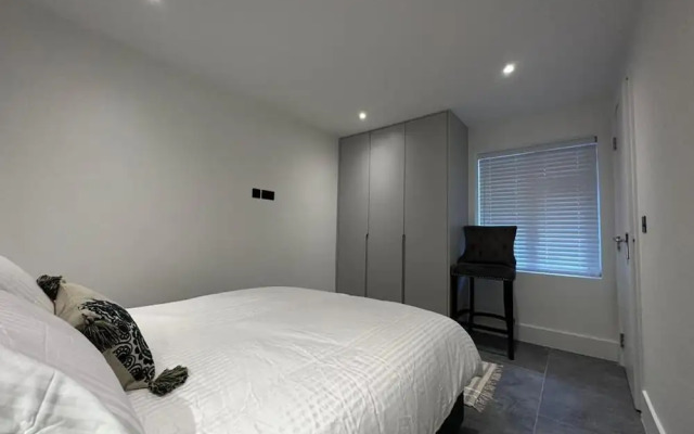 Stylish Two Bedroom House In Kilburn