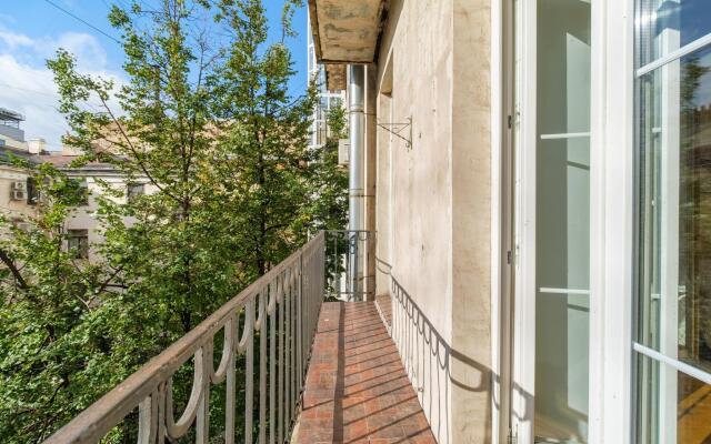 DeRent Aparts (ДеРент Апартс) на улице Караванная 3/35