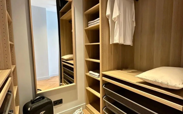 Silver Apartment