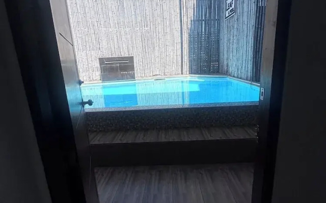 The leaf&pool hostel