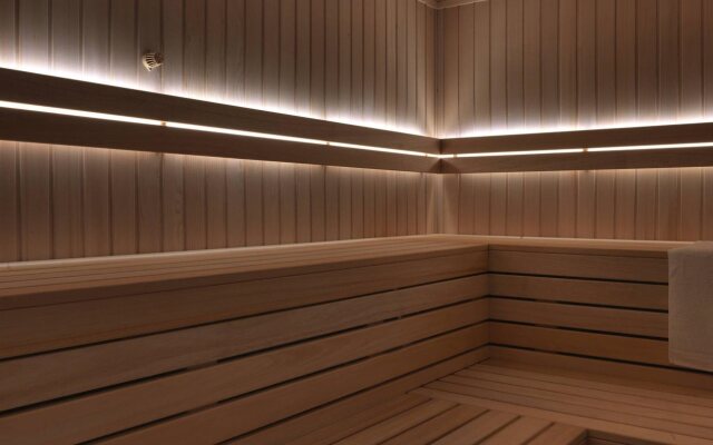 Renaissance Warsaw Airport Hotel, an Marriott International