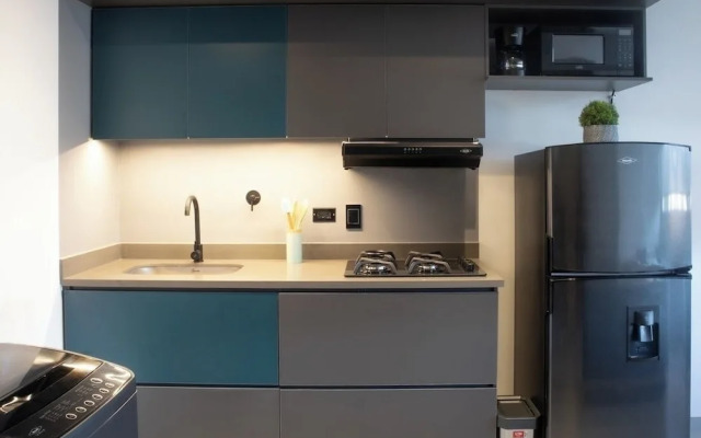 Rosa Negra Suite w/ Jacuzzi Near Stadium