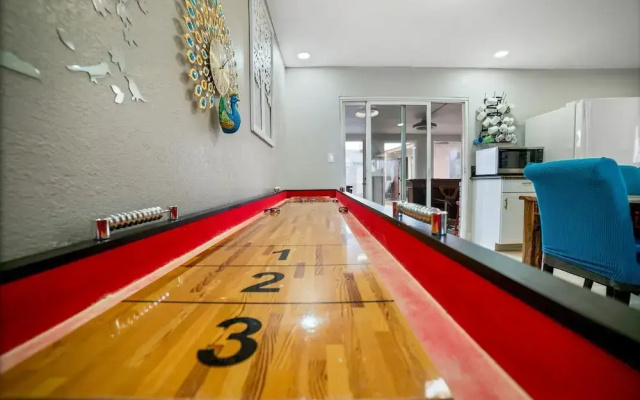 Las Vegas - 5 Mins From The Strip 4 Bedroom Home by RedAwning