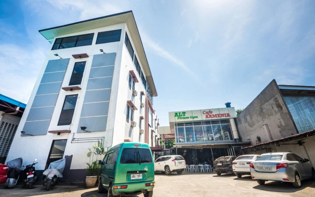 OYO 569 Alt Complex (Vaccinated Staff)