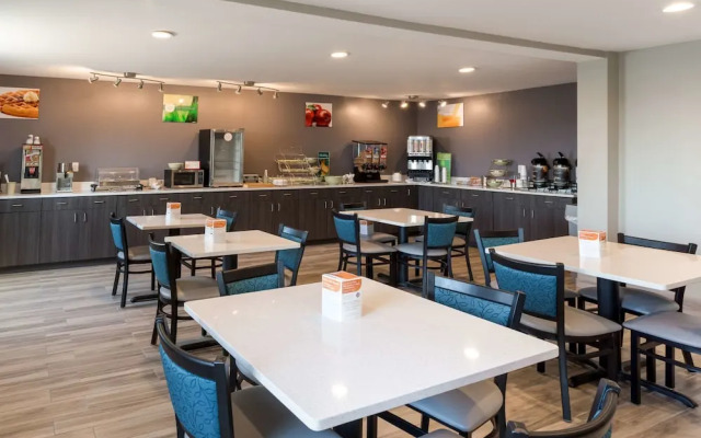 Baymont Inn and Suites Rochelle