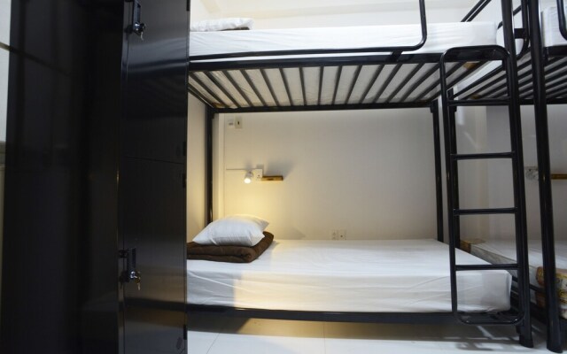 6feet Hostel