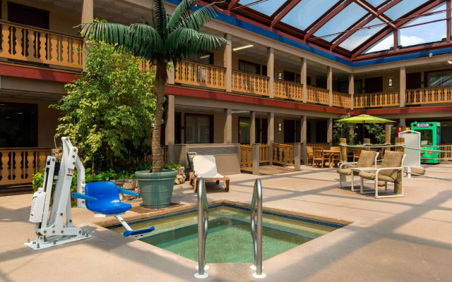 AmericInn by Wyndham La Crosse Riverfront-Conference Center