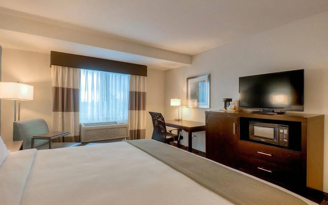 Holiday Inn Express Hotel & Suites Carlsbad Beach by IHG