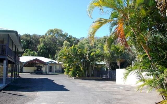 Agnes Palms Beachside Apartments