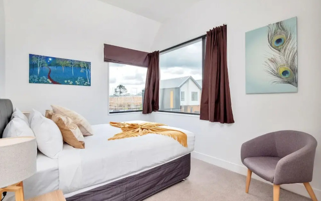 Wonderful Hobsonville Three Bedroom Home