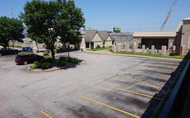 1 Life Studio and Suites