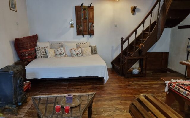 "skopelos- Iris - Your Traditional Home"