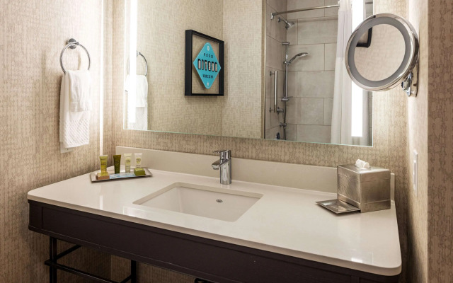 Hilton Austin Airport