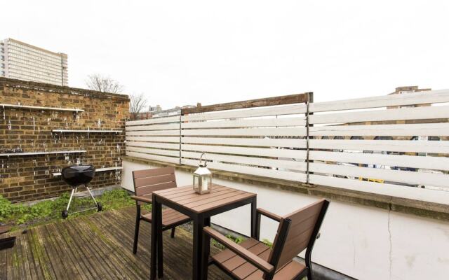 Bright & Spacious 2 Bed w/ Terrace near City Centre