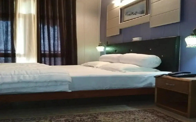 Montana Crowne Residency