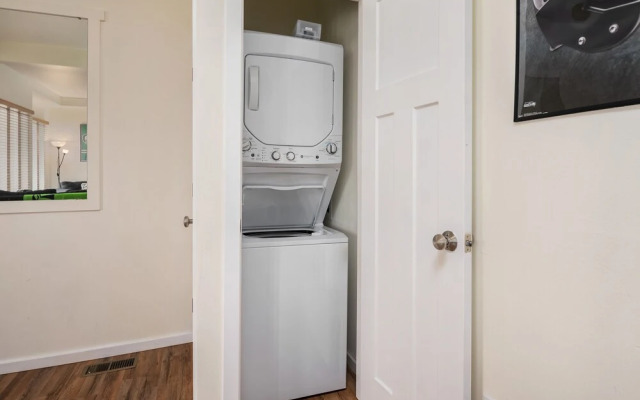 Seattle Vacation Home: The Hawks' Nest
