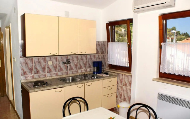 Apartments with a parking space Sutivan, Brac - 745