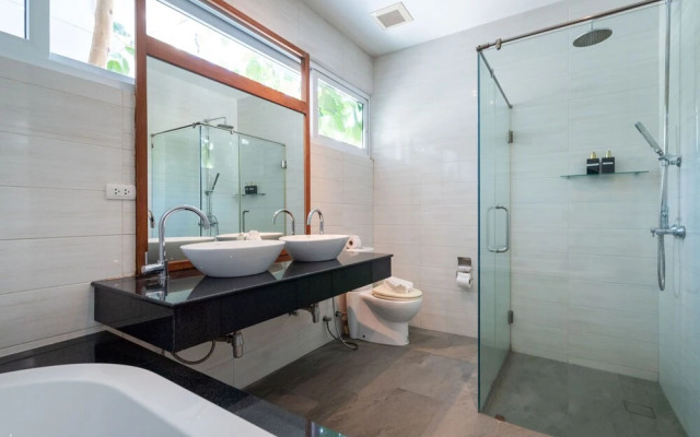 Miami-Style 2BR Pool Villa Janine Kamala