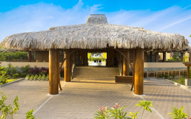 Indura Beach & Golf Resort, Curio Collection by Hilton