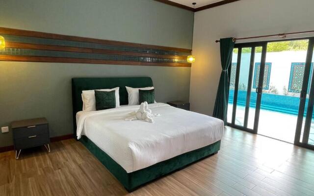 Villa Emerald: 3 Bedroom Pool Villa Near River