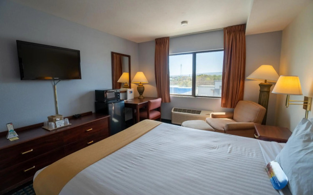 Clover Island Inn