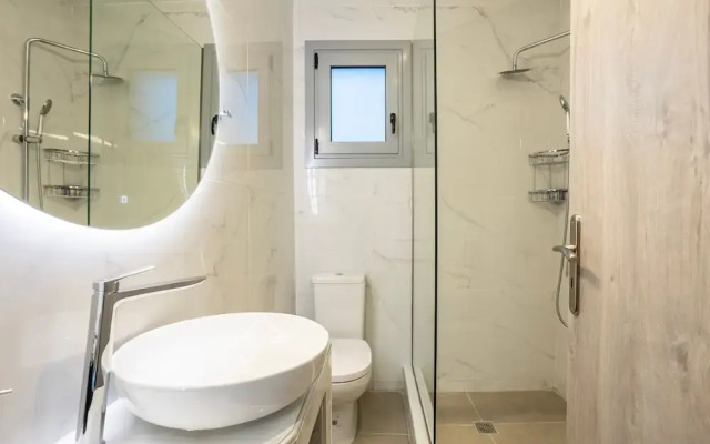 Filiatra Welcoming Hideaway - A Cozy Urban Escape