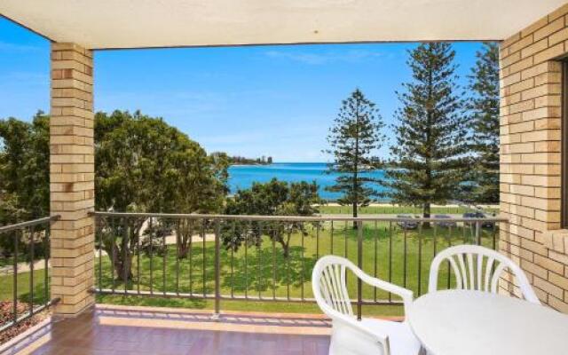 Golden Shores Unit 1, 21 Landsborough Parade