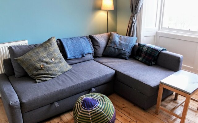 Modern Arthurs Seat Apartment