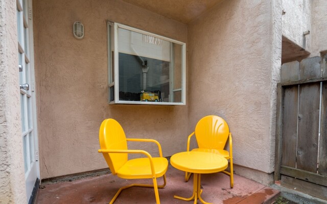 WanderJaunt | Emerald St Townhomes