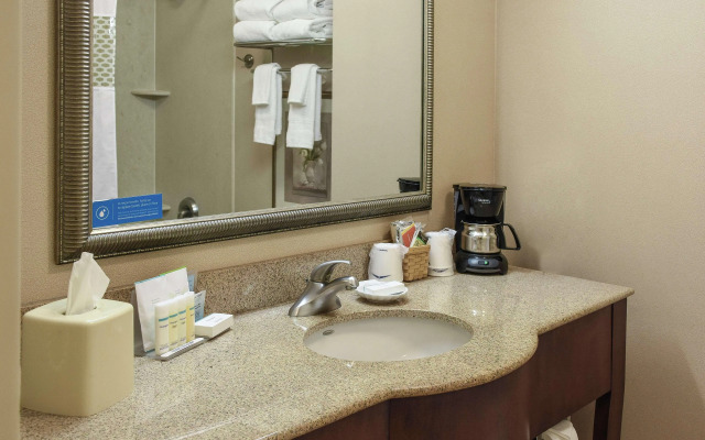 Hampton Inn & Suites Youngstown-Canfield