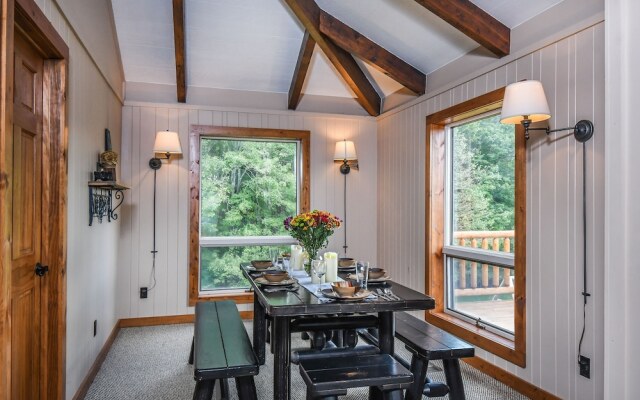 Log Hut 3 Bedroom House