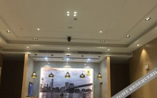 Super 8 Collection Hotel (Fuyang Wuyue Plaza)