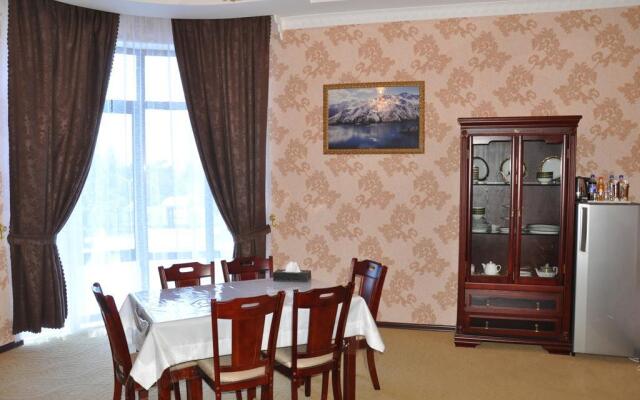 Firuz Hotel
