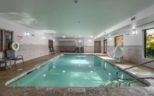 Holiday Inn Express Hotel & Suites Vancouver Mall by IHG