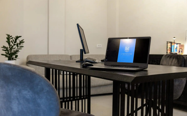 La Madeleine Oia Suites & Caves