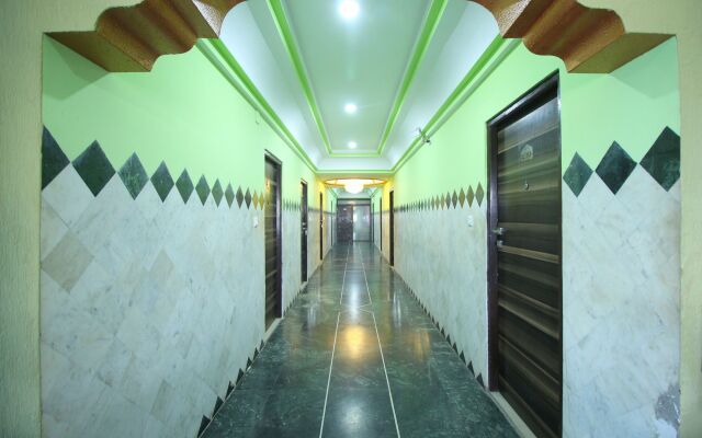 OYO 9240 Hotel Crystal Inn