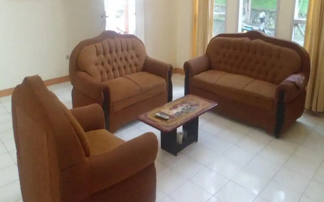 Kota Bunga B – Guest Rooms – Cipanas