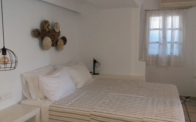 Sea View Apartments & Studios