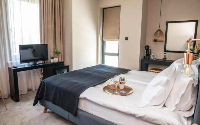 Reverence Hotel