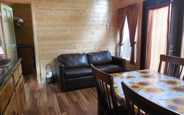 Snake River Cabin Village