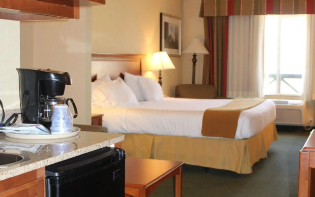 Holiday Inn Express Hotel & Suites Tehachapi by IHG