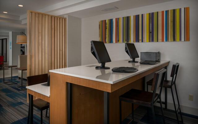 Holiday Inn Express & Suites Lawrence by IHG