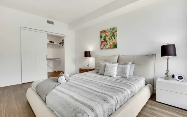 Stylish 1BR Family Apartment by Dtla