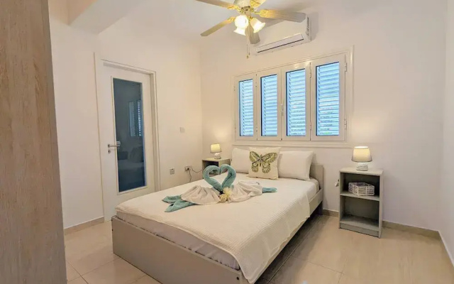 Blue Estia Villa - Pool Wifi Summer Breeze